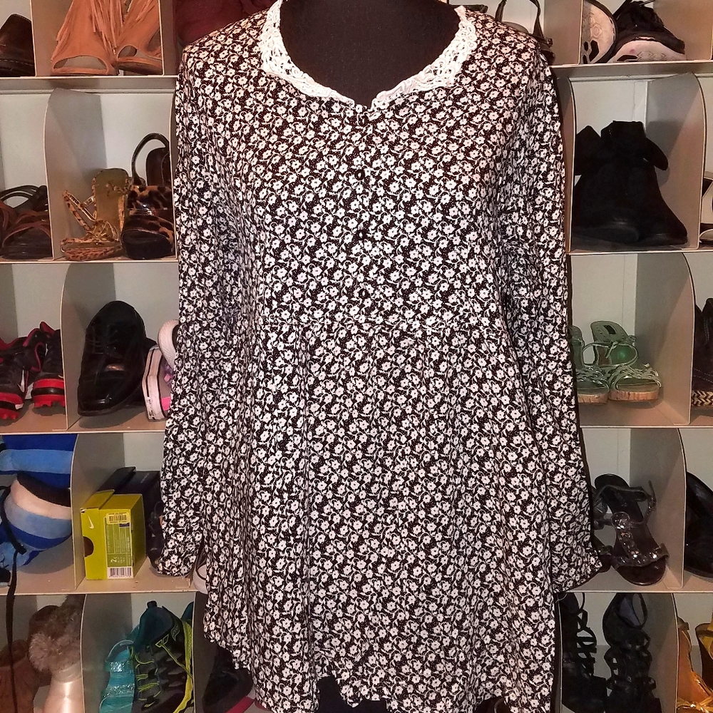 Vintage Baby on Board black floral top M